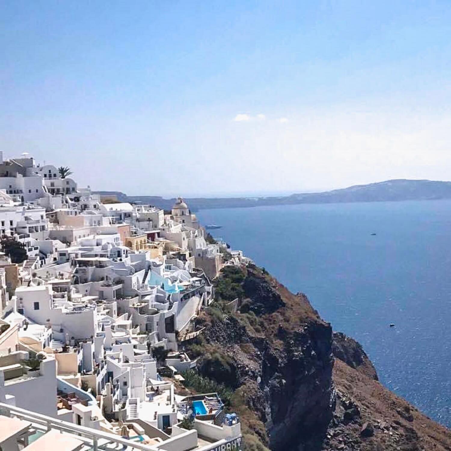 The First-Timer's Travel Guide to Santorini - Scroll The Globe