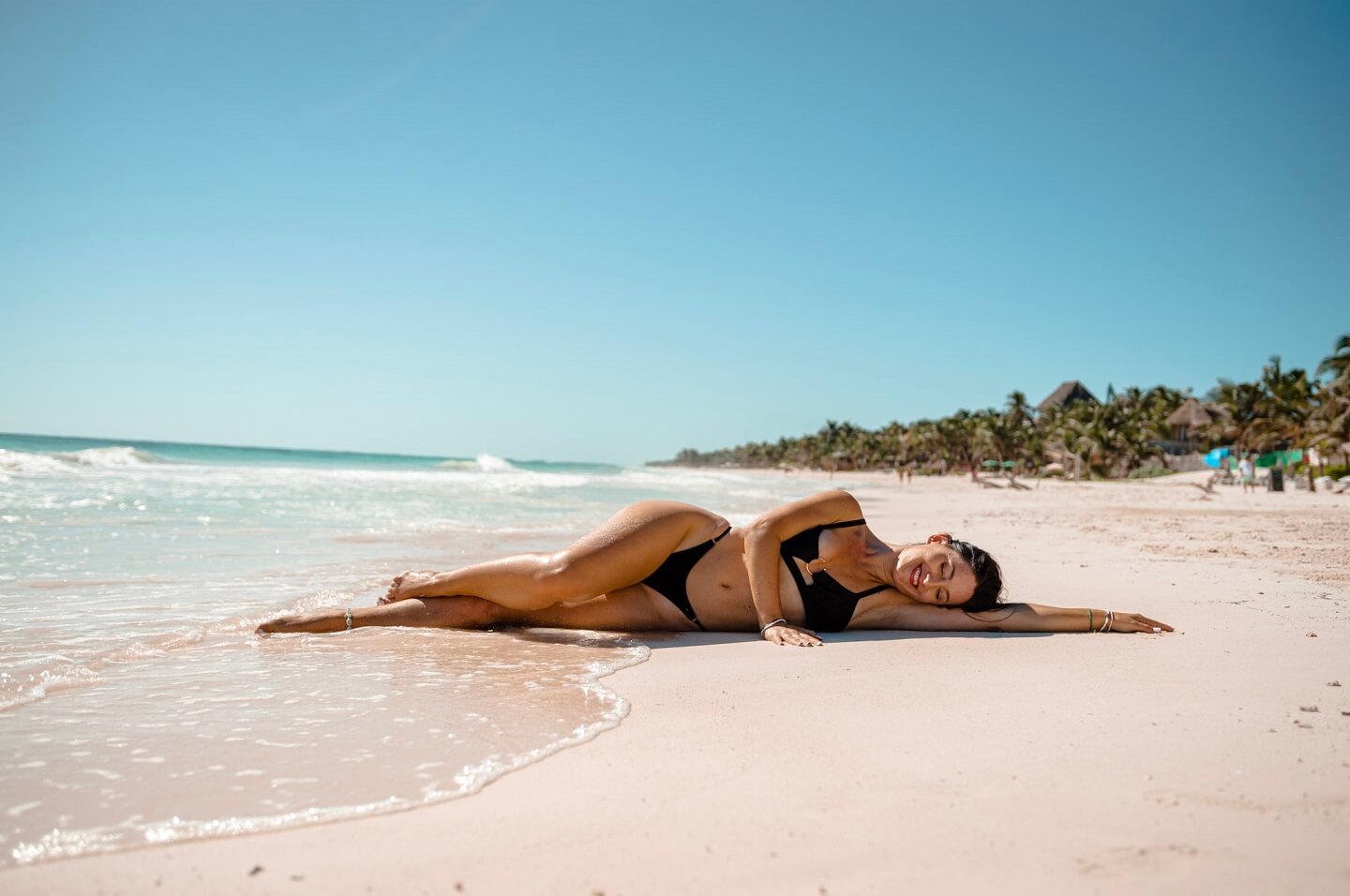 25 Flattering And Sexy Swimsuit Poses To Try For Instagram | Preview.ph