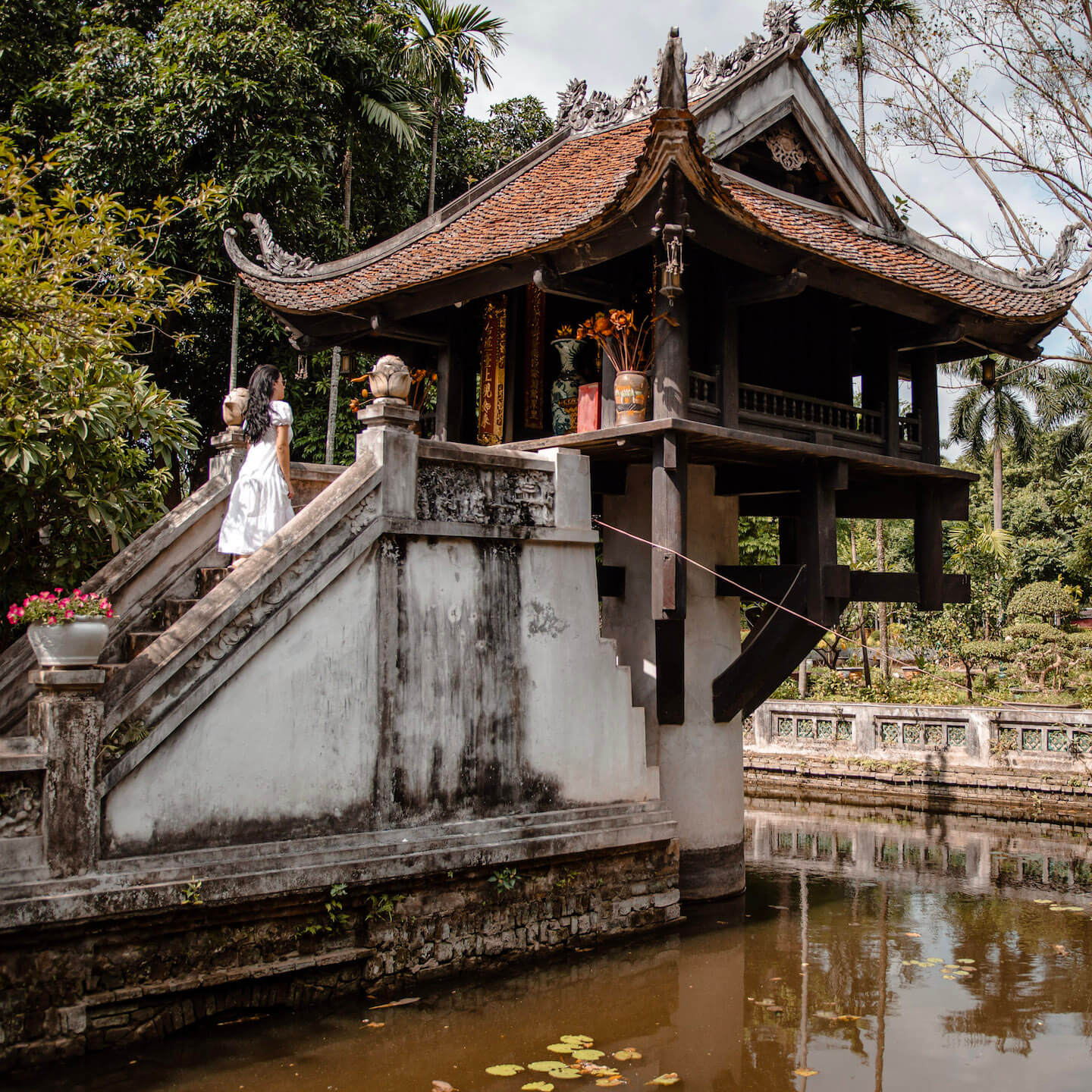 One pillar pagoda