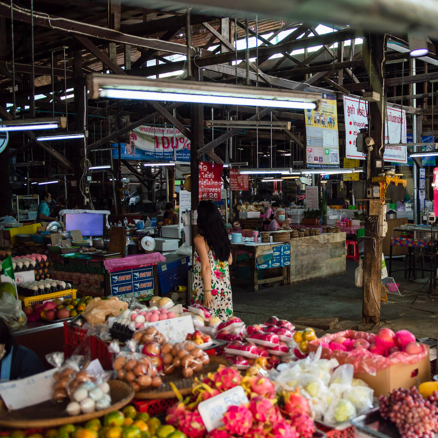 Stella walks in food market 3 days in Chiang Mai