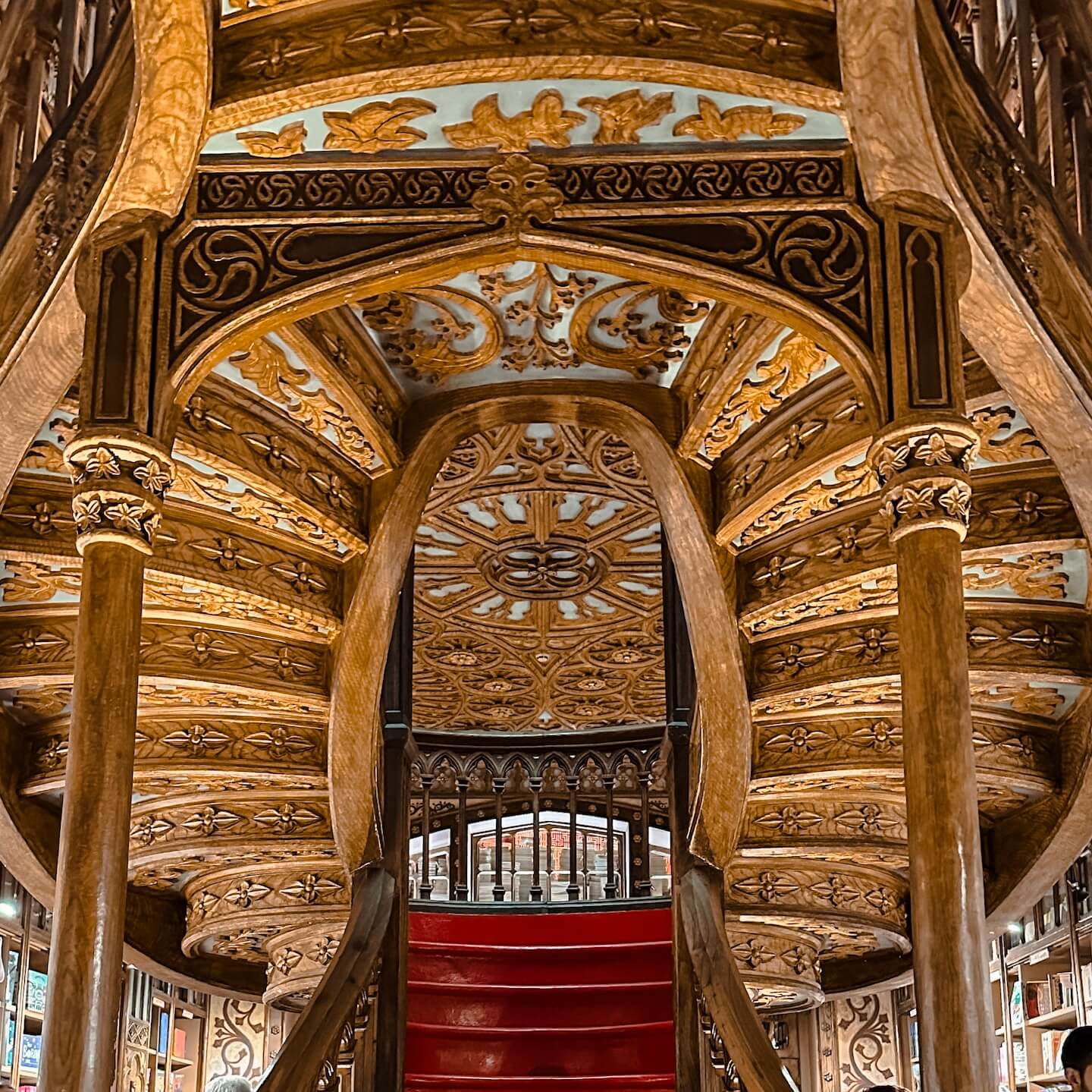 Livraria bookstore red staircase Porto