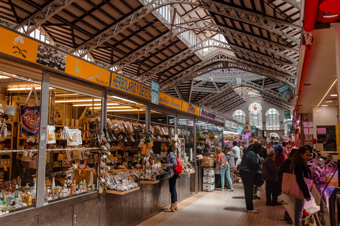 Busy market in Valencia.