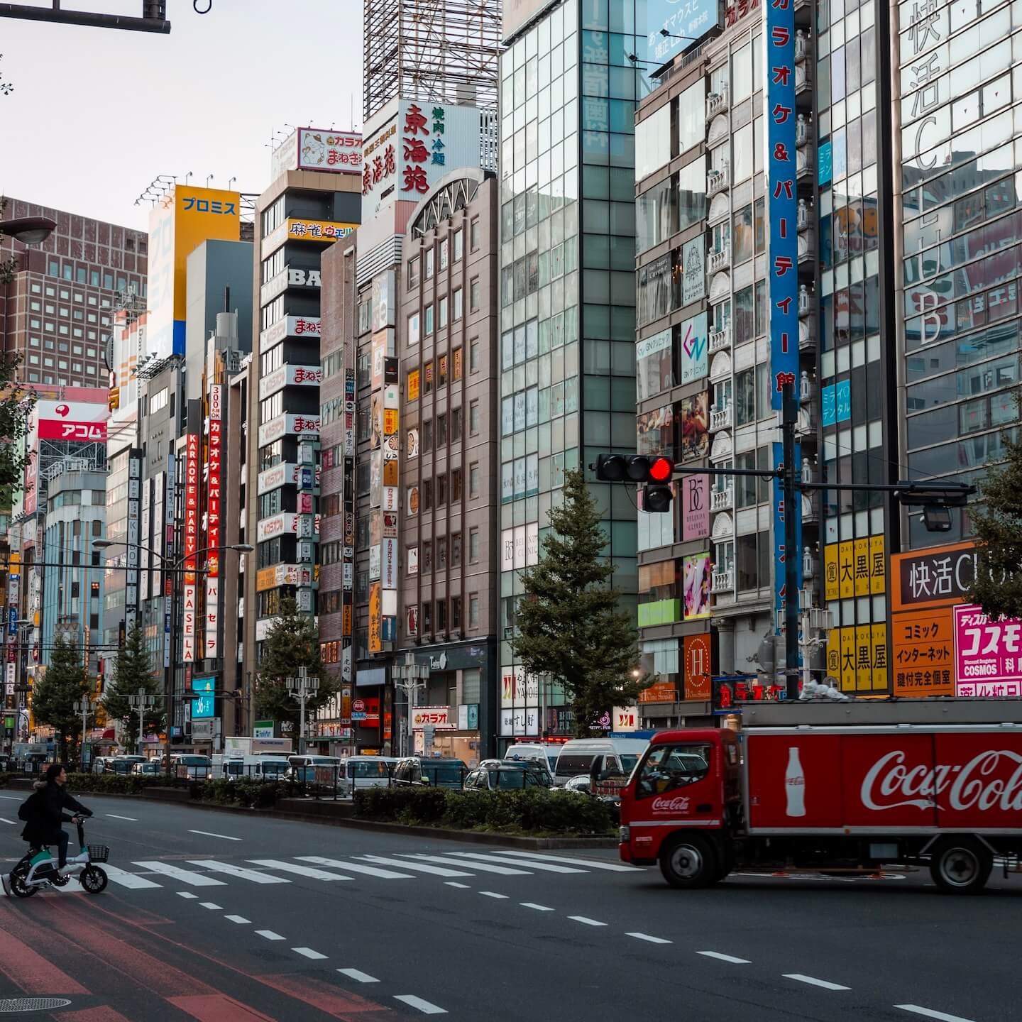 Tokyo busy street skyscrapers